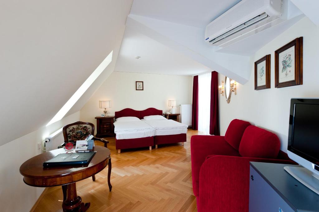 Двухместный (Улучшенный двухместный номер с 1 кроватью), Hotel Regina