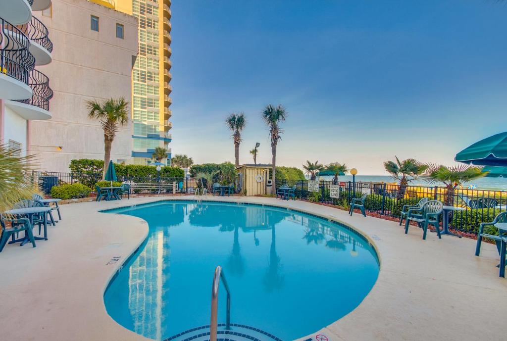 Beachfront Luxury Condo w Private Balcony photo 4