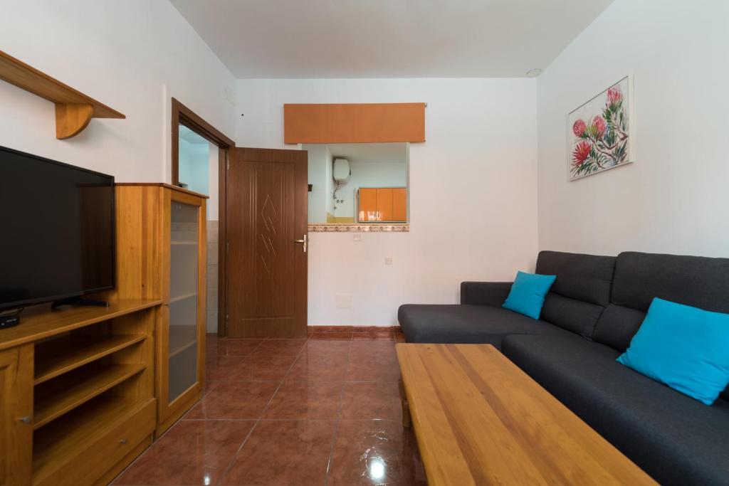 Private Solarium - 2BR House Near the Airport photo 4