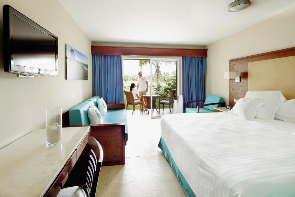 Сьюит (Улучшенный номер (для 2 взрослых + 1 ребенка)), Barcelo Bavaro Palace All Inclusive