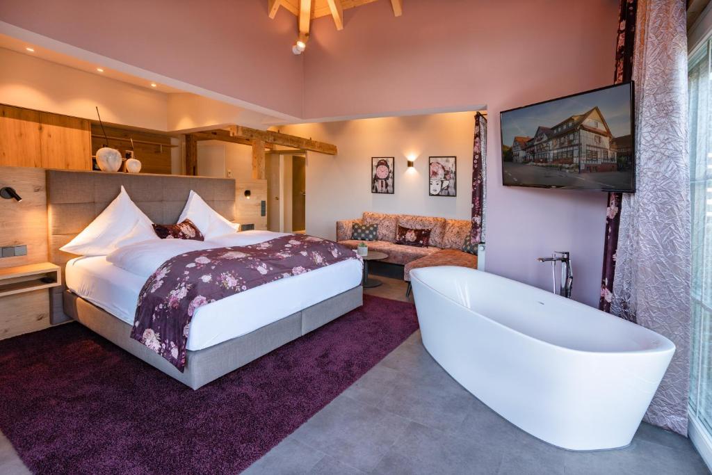 Двухместный (Двухместный номер Делюкс с 1 кроватью и балконом), Hotel Engel, Sasbachwalden