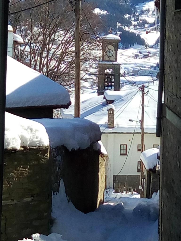 To Patriko Tou Saranti photo 3
