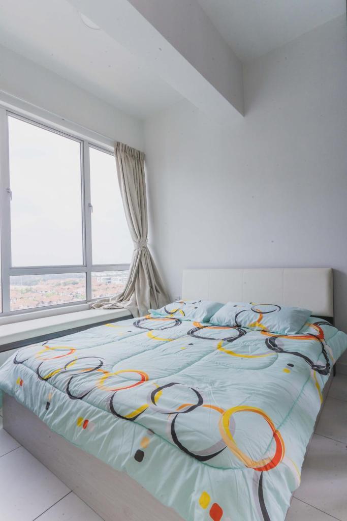 Shawn's Akademic Suites Sky View B#11-27 (肖恩天空之城) at Mount Austin photo 1