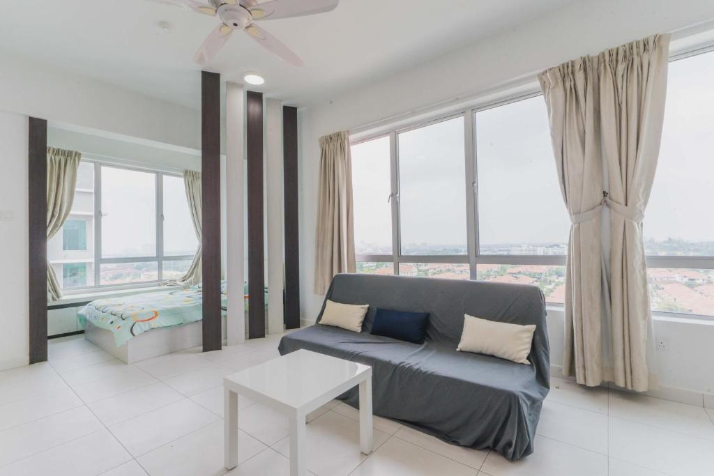 Shawn's Akademic Suites Sky View B#11-27 (肖恩天空之城) at Mount Austin photo 2