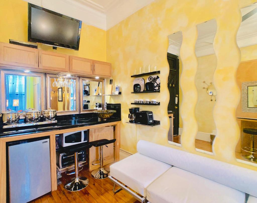 Двухместный (Люкс с двуспальной кроватью и 1 общей ванной комнатой), The International Cozy Inn