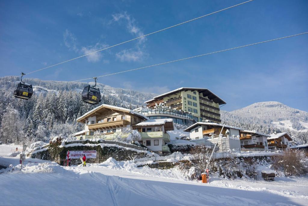 Hotel Waldfriede - Panoramic View Zillertal