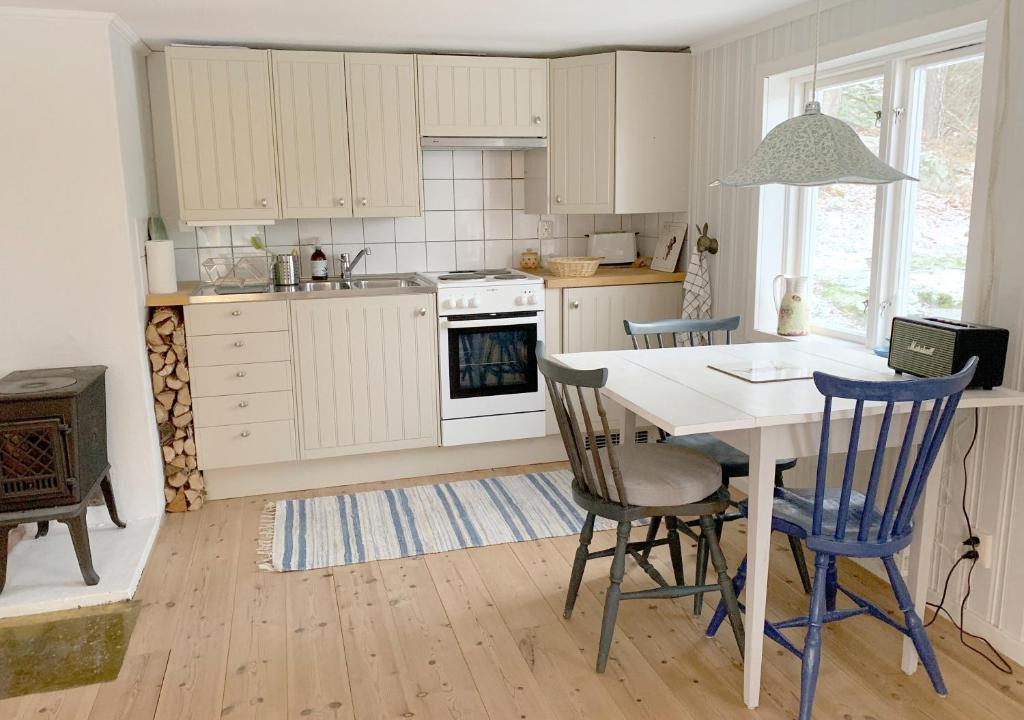 18th century farm cottage photo 2