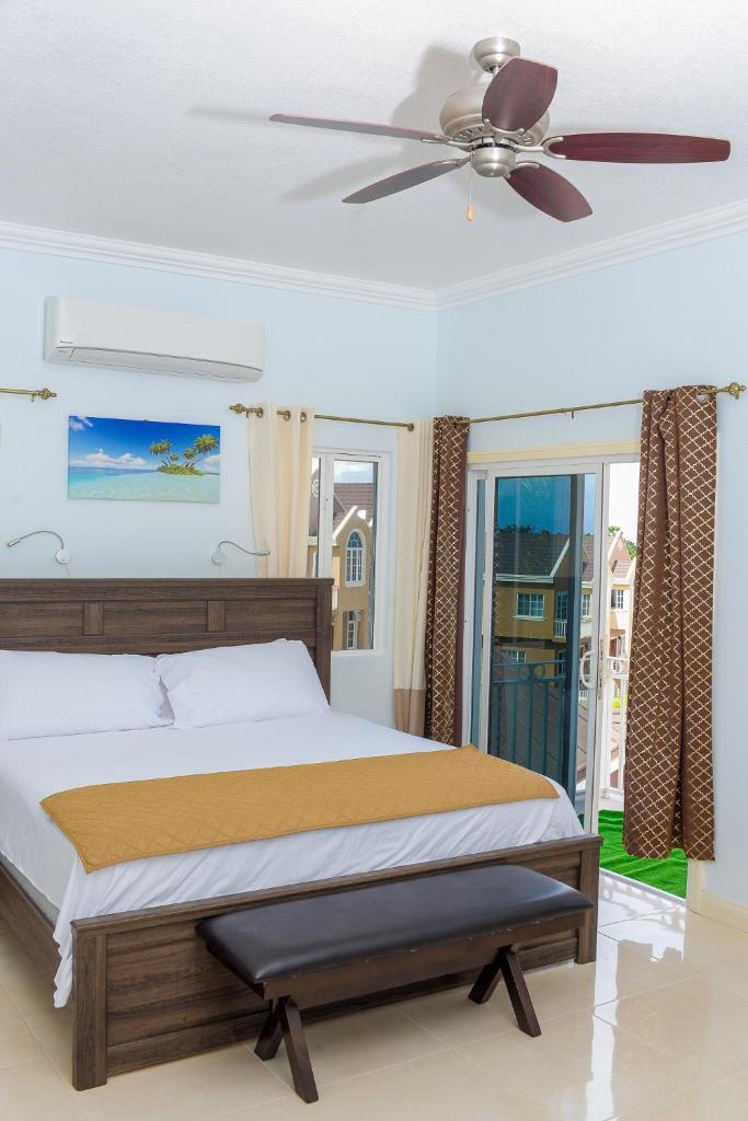 Tropical Luxury Dreams photo 3