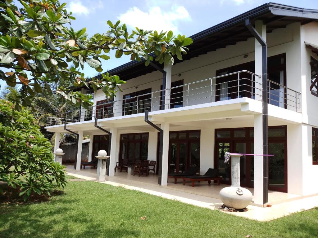 Beach Front Villa Nilaveli photo 4