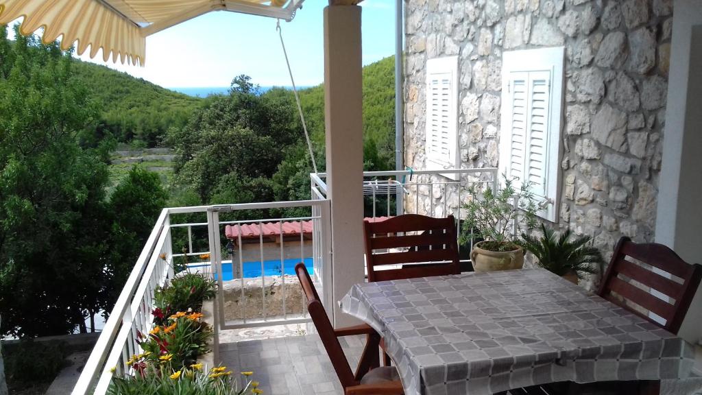 Mediterranean stone house photo 4
