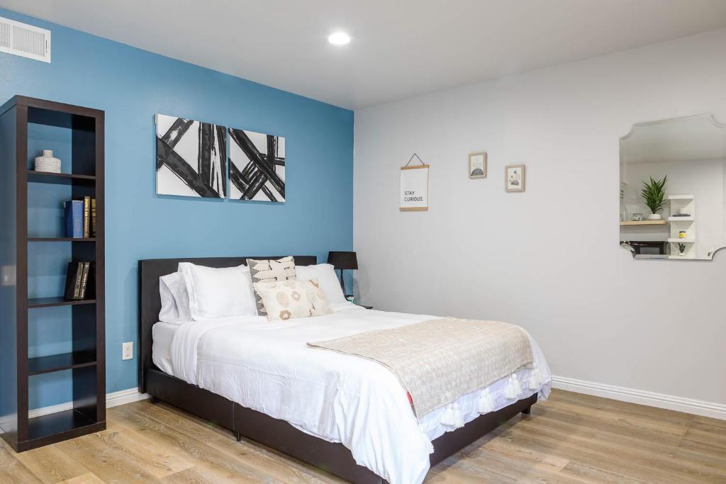 Spacious Guest Studio with Private Entry image