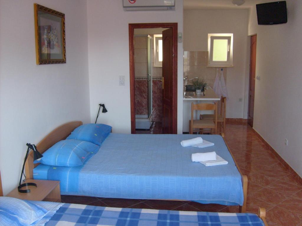 Студио (Номер-студио с балконом (для 3 взрослых)), Apartments Bovan