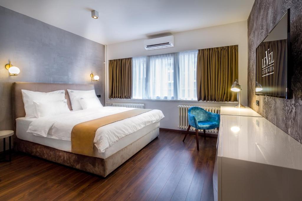 Сьюит (Полулюкс с гидромассажной ванной), Level Luxury Suites