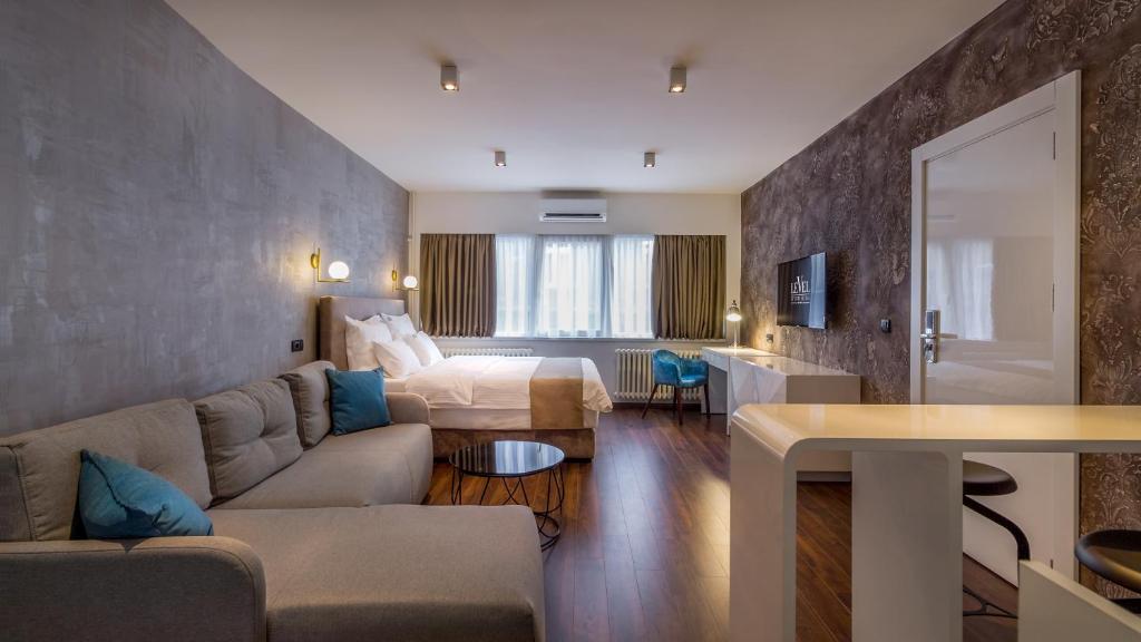 Сьюит (Полулюкс с гидромассажной ванной), Level Luxury Suites