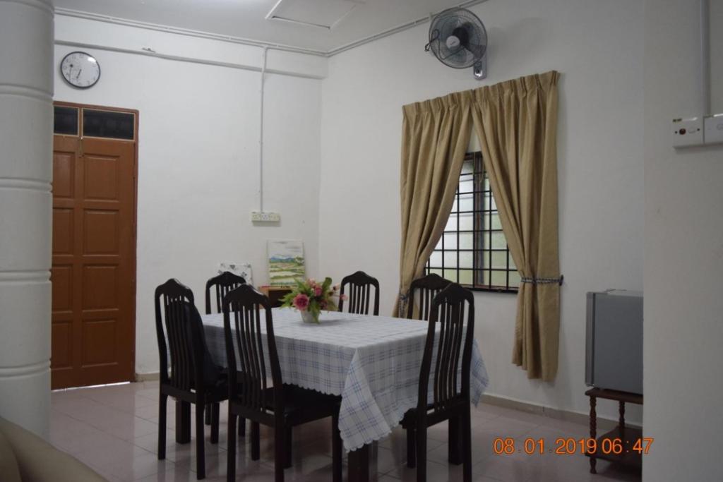 RILEK-RILEK HOMESTAY photo 1