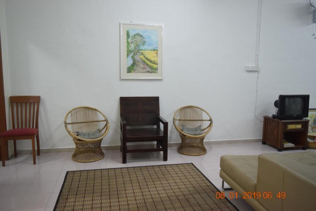 RILEK-RILEK HOMESTAY photo 2