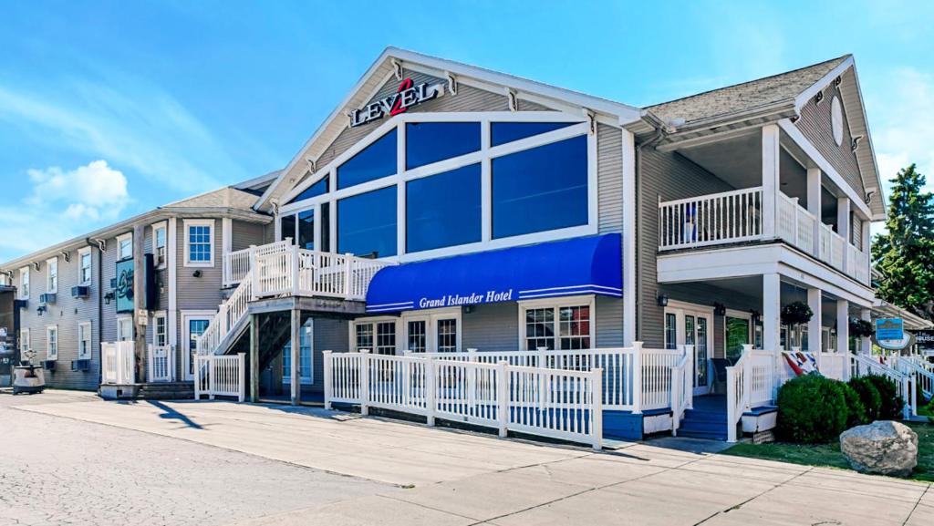 Grand Islander Hotel image