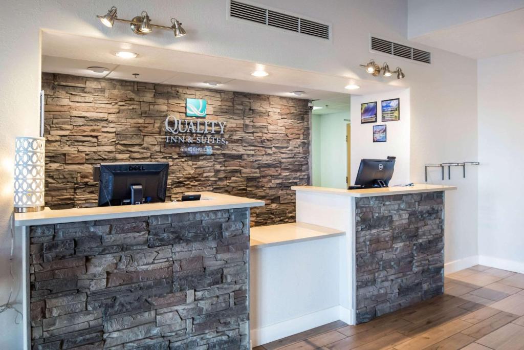Quality Inn & Suites West photo 2