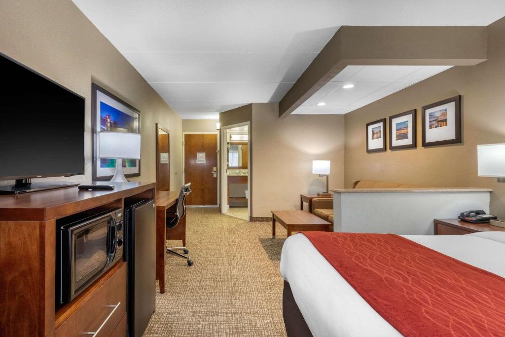 Comfort Inn & Suites Hamilton Place photo 4