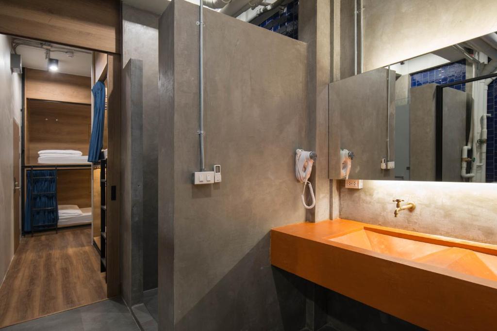Номер (Кровать в общем 4-местном номере для мужчин и женщин), Natee Hostel