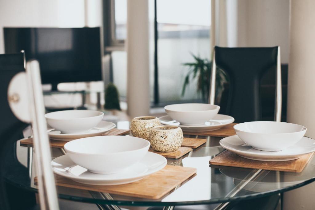 Serviced Apartment In Liverpool City Centre - Free Parking - Balcony - by Happy Days