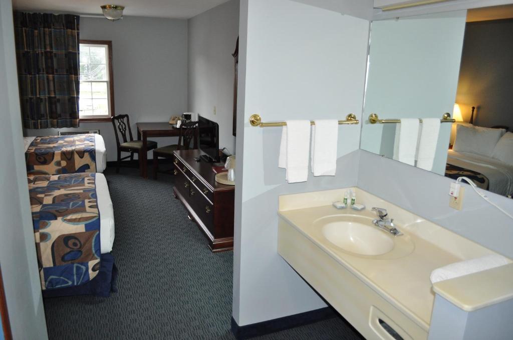 Grand Islander Hotel photo 1
