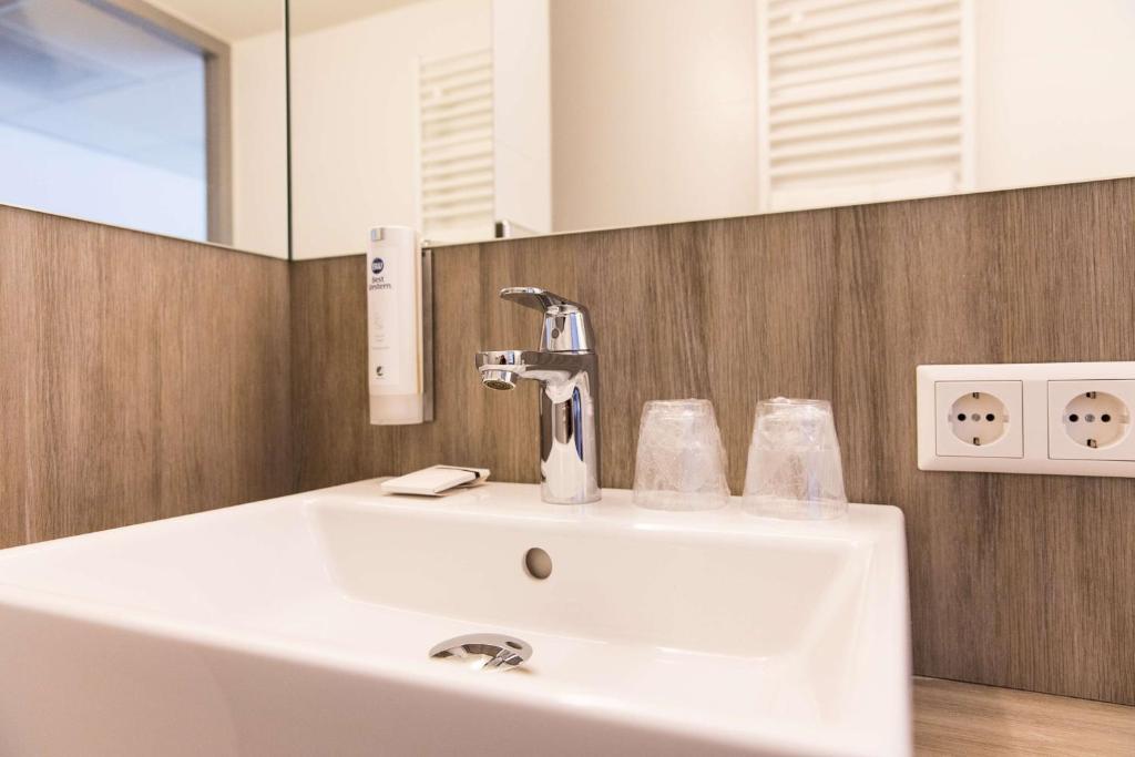 Best Western City Hotel Woerden Room Type - 1 Double bed and 1 Single Bed - Non Smoking