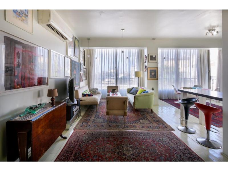 Trumpeldor - 2 Bed Apartment of Art! photo 2