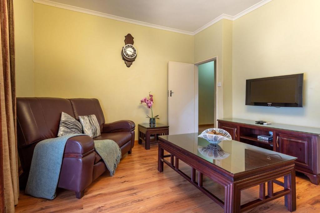 Fallsway Apartments - Burley Court photo 3