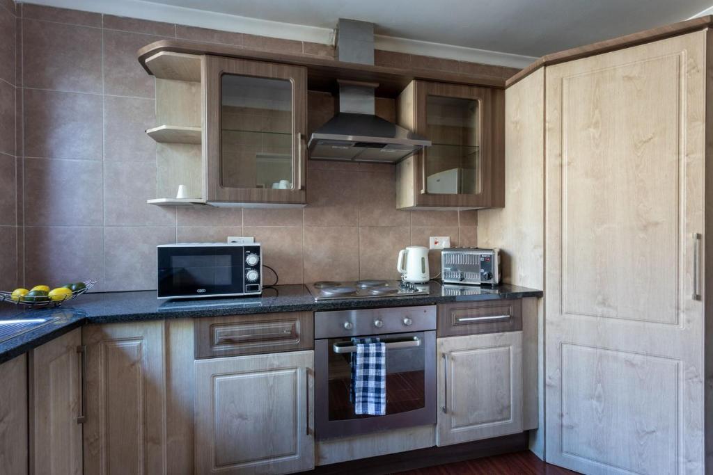 Fallsway Apartments - Louden Court photo 2
