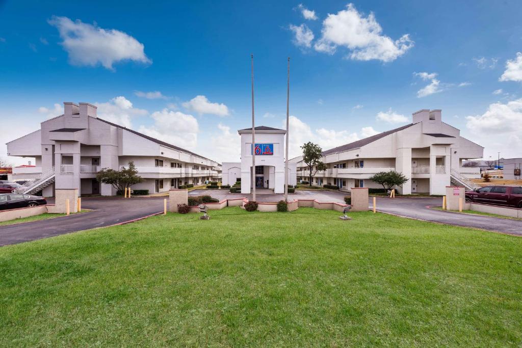 Motel 6-Irving, TX - Irving DFW Airport East photo 4