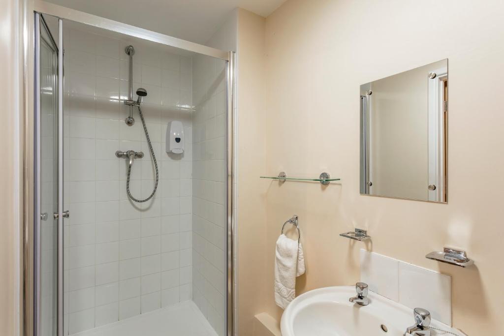 Roydon Marina Village Room Type - Superior Twin Room with No Window