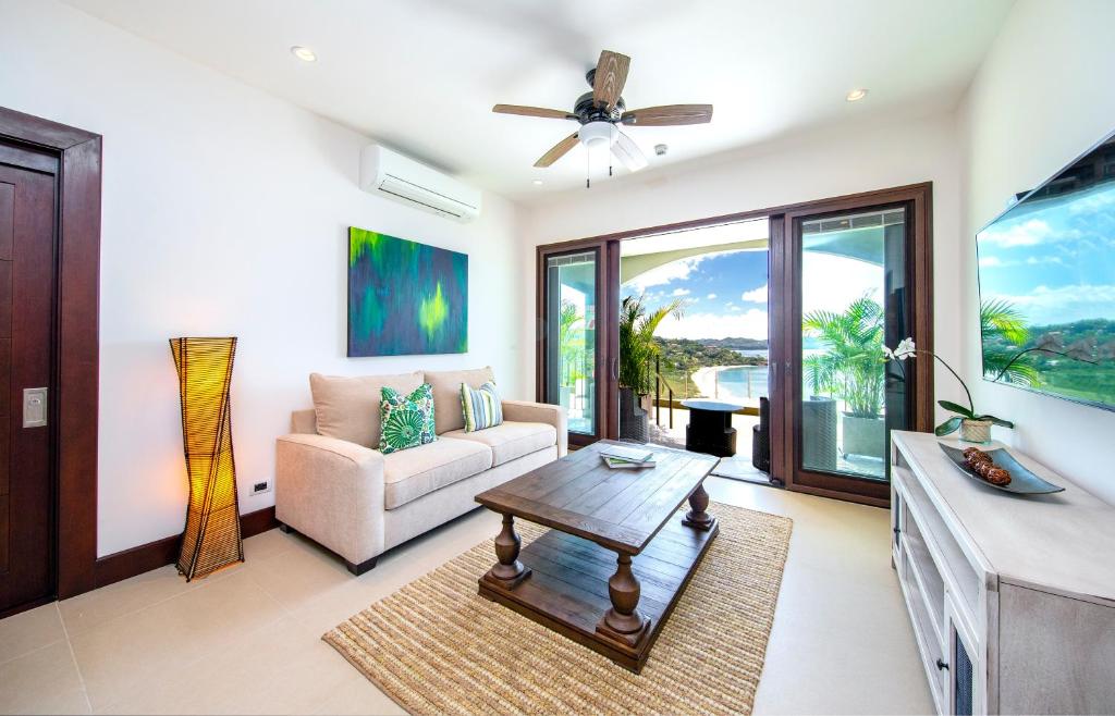 360 Splendor Del Pacifico Residences photo 2