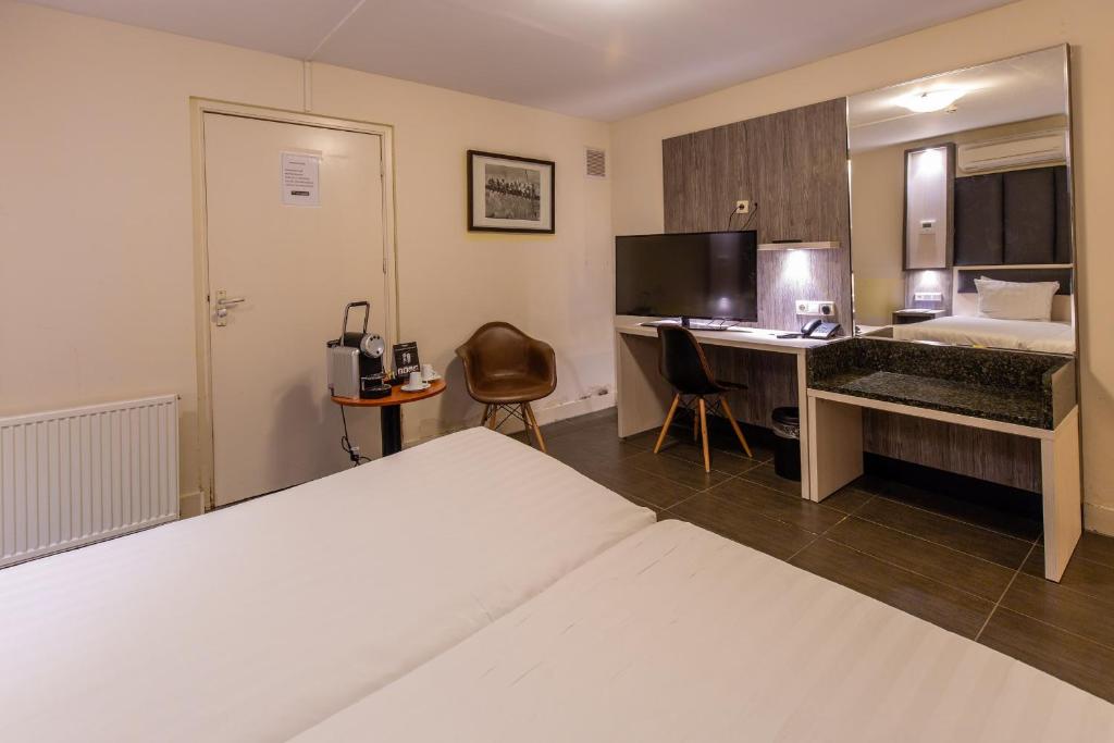 Двухместный (Двухместный номер с 2 отдельными кроватями (без окна)), XO Hotels City Centre