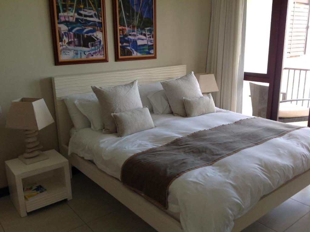 Eden Island luxury apartment sea view photo 4