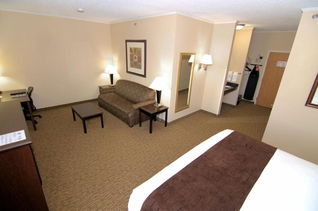 Rock Island Inn & Suites photo 2