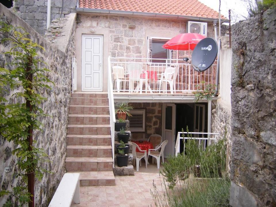 Stone house in Boka