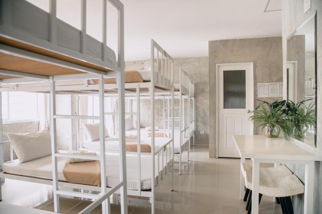 Номер (Кровать в общем номере для мужчин и женщин с 10 кроватями), Ban's Avenue Guesthouse