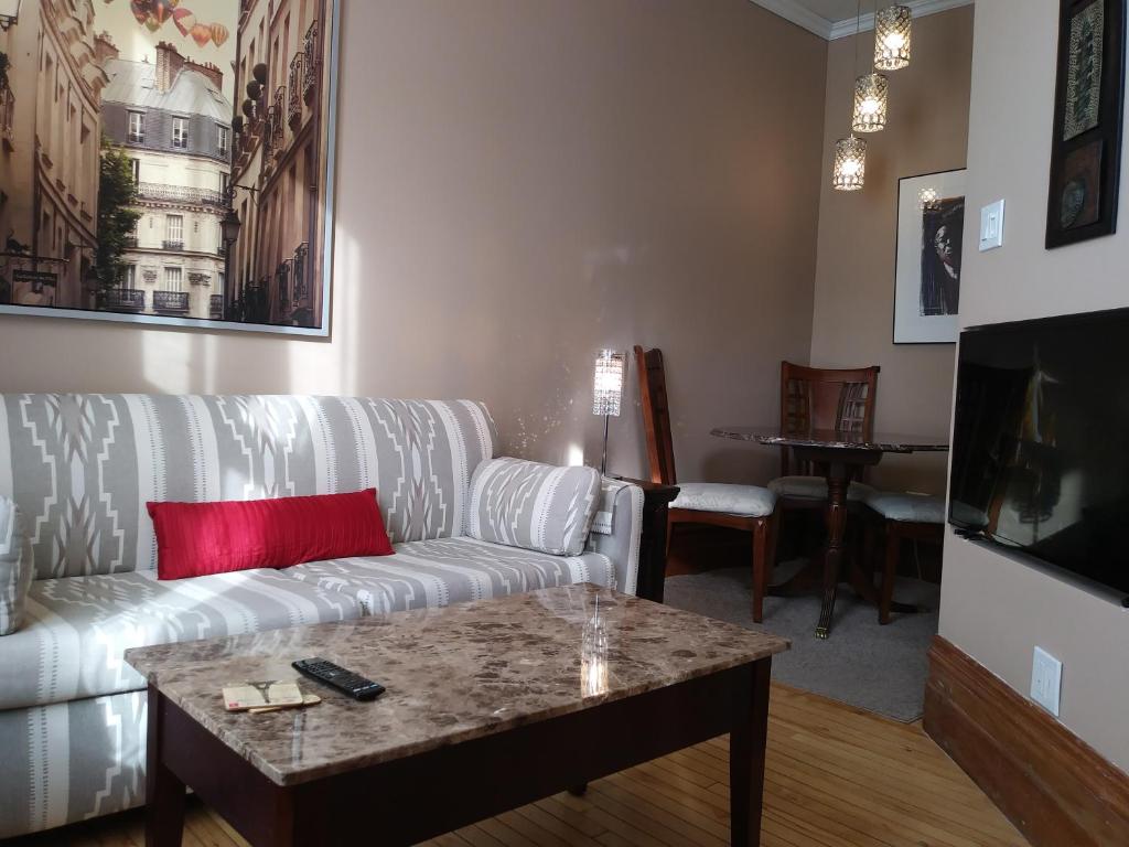 Vieux-Old Farnham Appart-Condotel photo 1