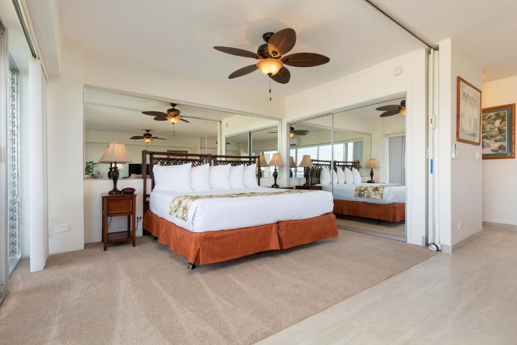 Сьюит (Номер Делюкс с 1 спальней. Окна выходят на океан.), Castle Waikiki Shore Beachfront Condominiums