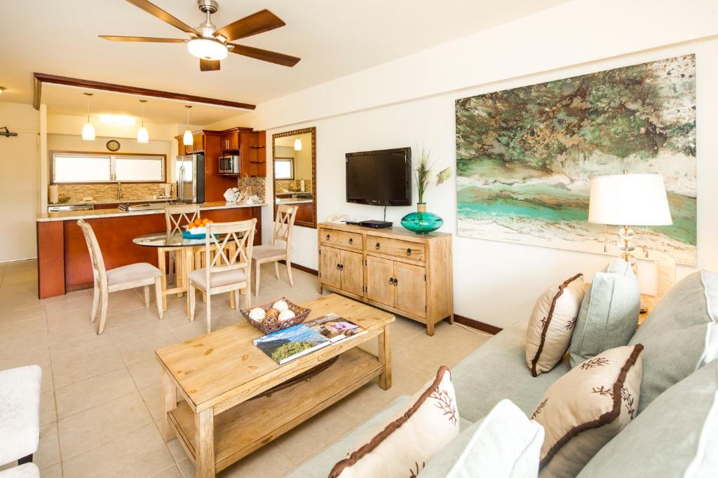 Сьюит (Люкс с одной спальней. Окна выходят на парк.), Castle Waikiki Shore Beachfront Condominiums