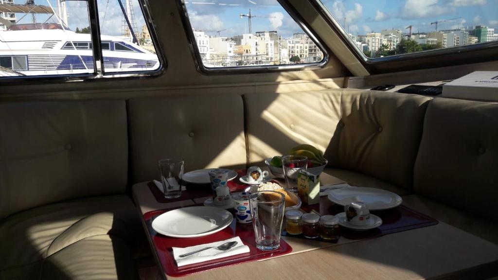 Johnny M Yacht photo 4
