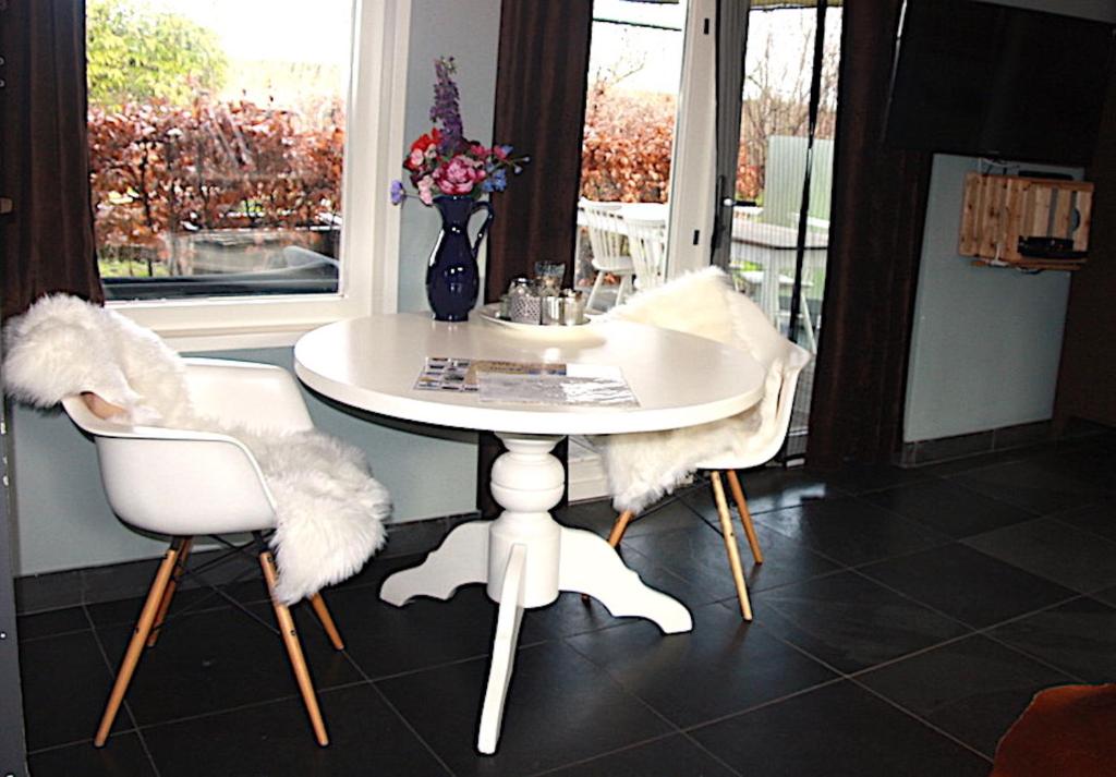 Garden House, Private studio apartment with wifi and free parking for 1 car photo 1