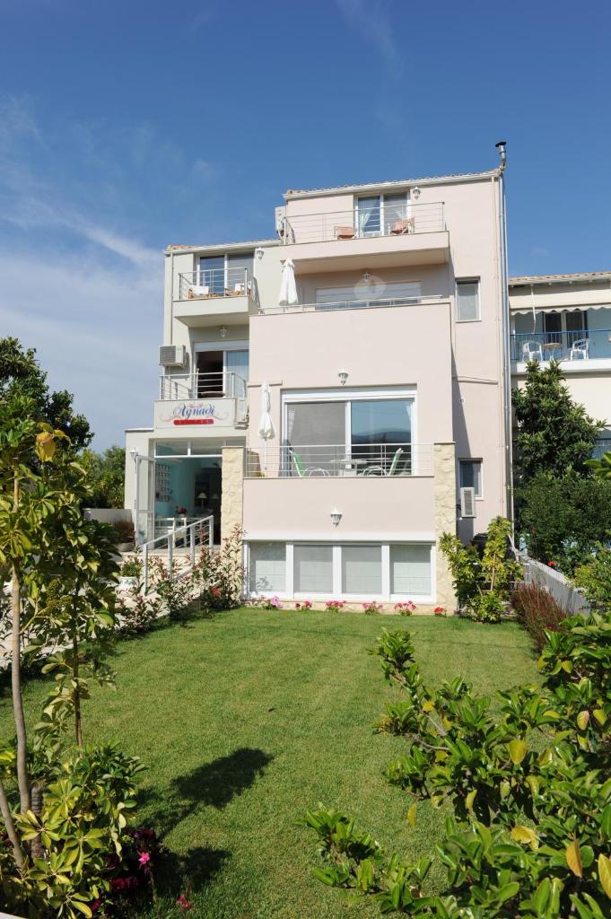 Agnadi Suites photo 2