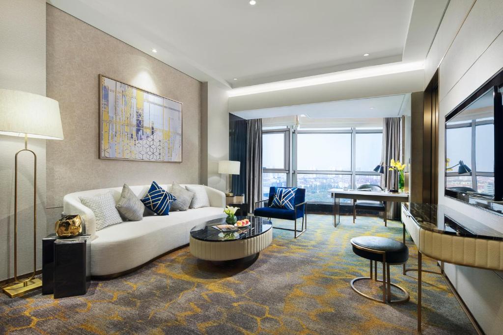 Сьюит (Представительский люкс), Grand Millennium Shanghai HongQiao
