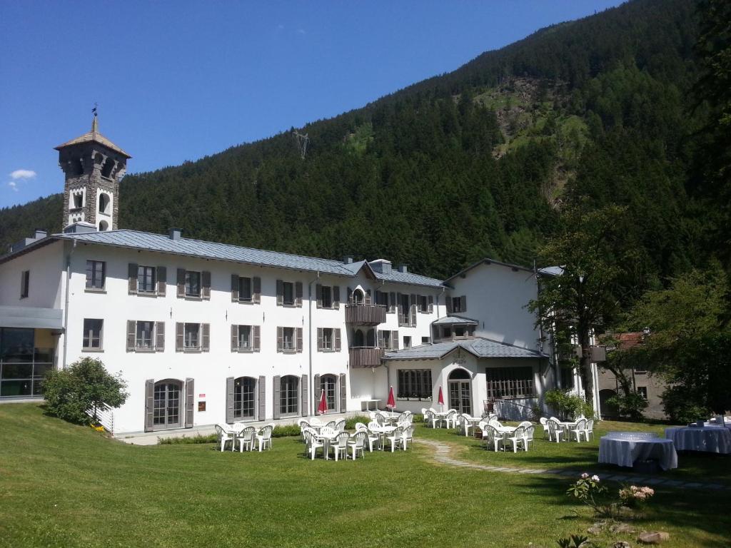 Hotel Cepina Albergo Incantato photo 1