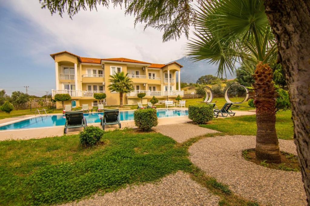 Gold Lion Hotel photo 4