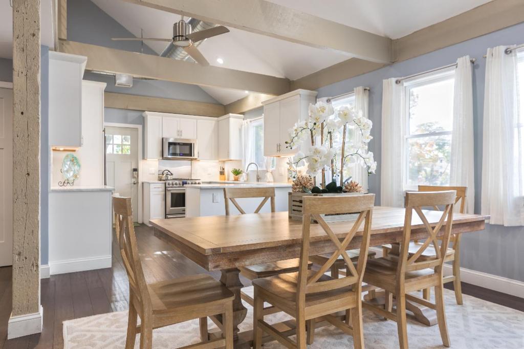 Luxury Marblehead Condo photo 3