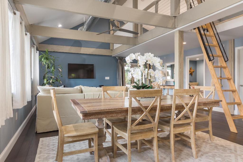 Luxury Marblehead Condo photo 2