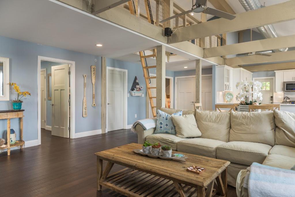 Luxury Marblehead Condo photo 1